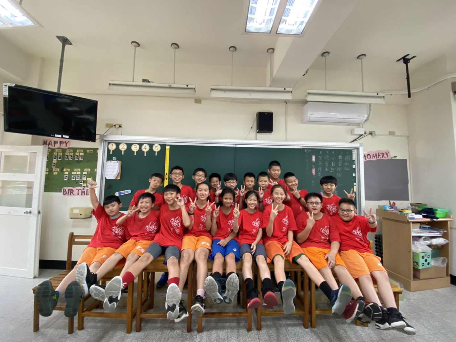 《畢業班生活點滴》 (2)，開新視窗